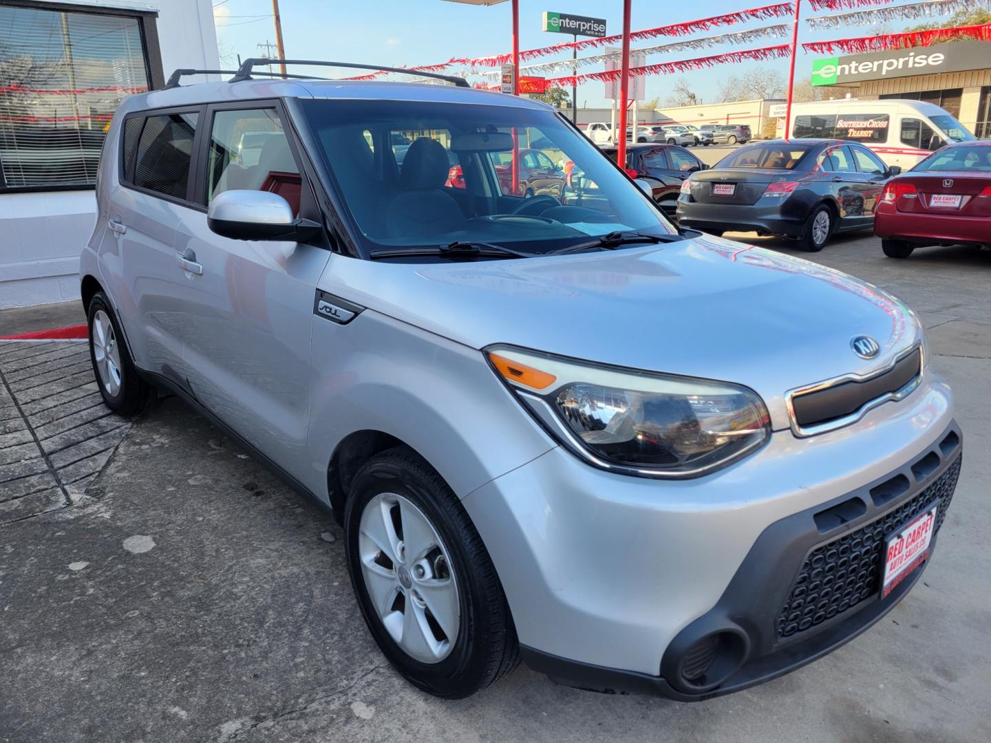 2015 SILVER Kia Soul Base (KNDJN2A25F7) with an 1.6L L4 DOHC 16V engine, Automatic transmission, located at 503 West Court, Seguin, TX, 78155, (830) 379-3373, 29.568621, -97.969803 - Photo#1